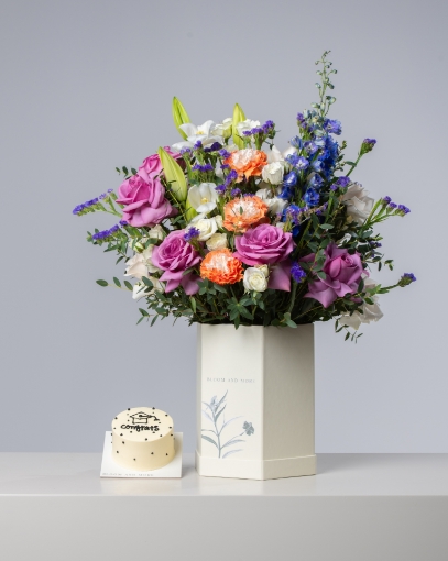 Picture of Flower with graduation cake