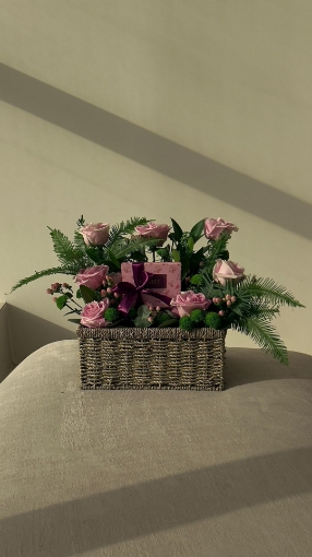 Picture of Perfume set with flower basket 